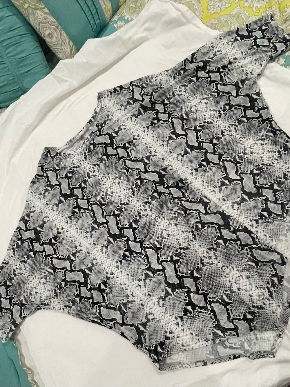 Snake Print Short Sleeve Blouse - Black/White